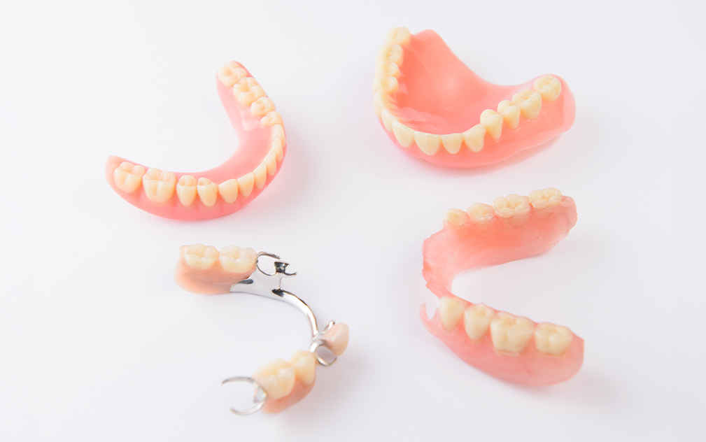 image of full and partial dentures